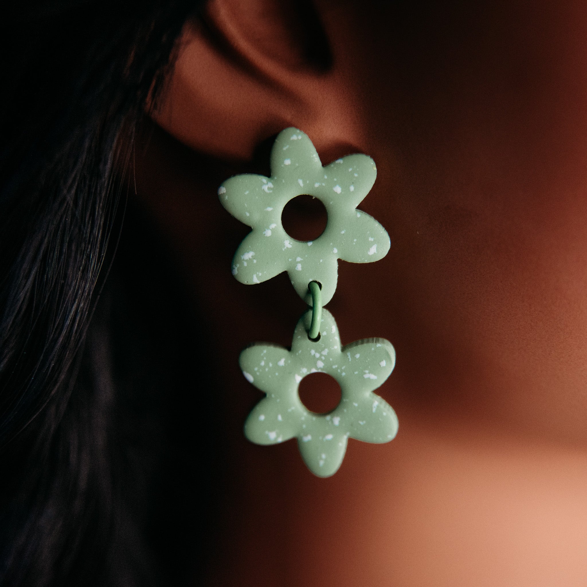 Green Speckled Daisy Dangle Earrings