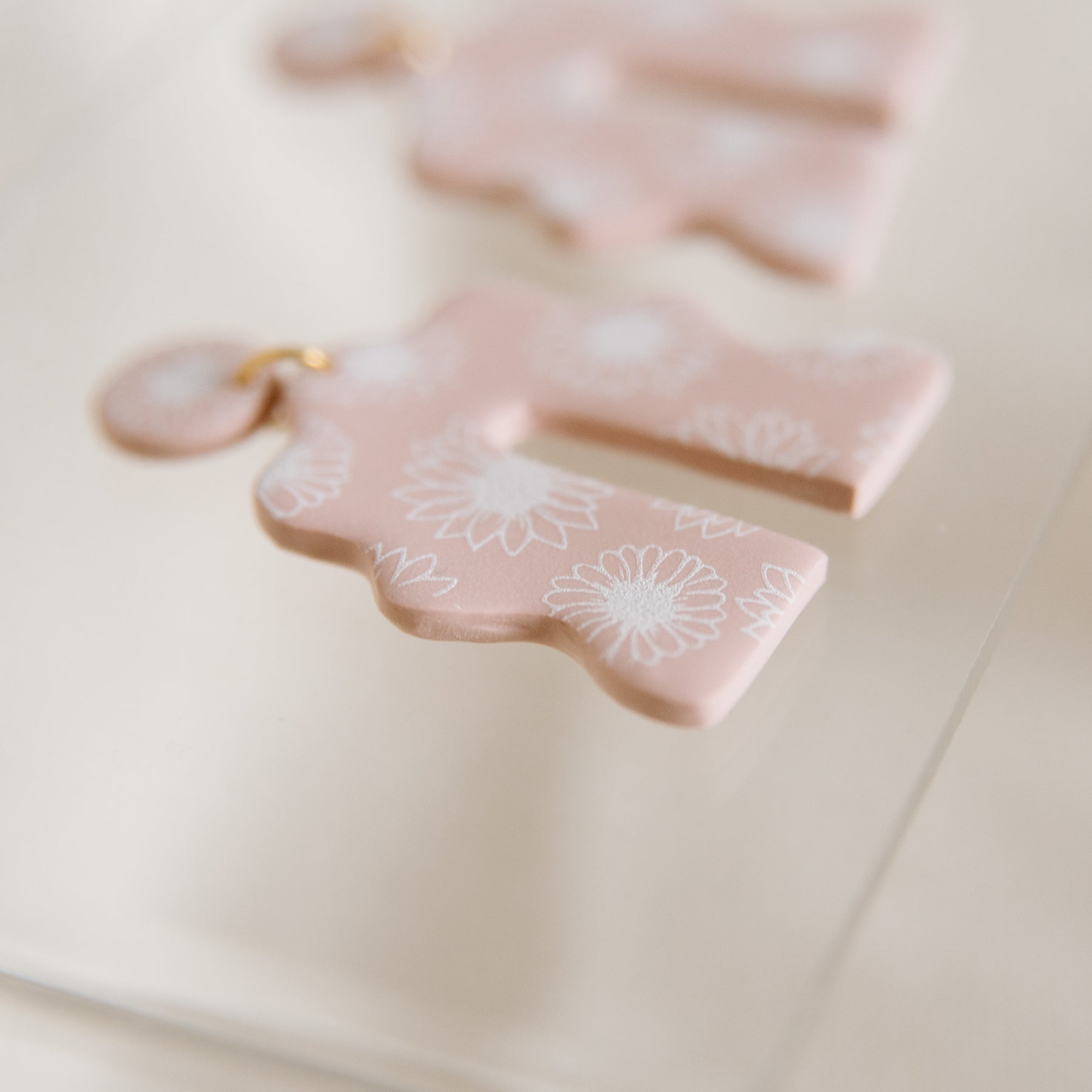 Squiggle Arched Pink Daisy Earrings