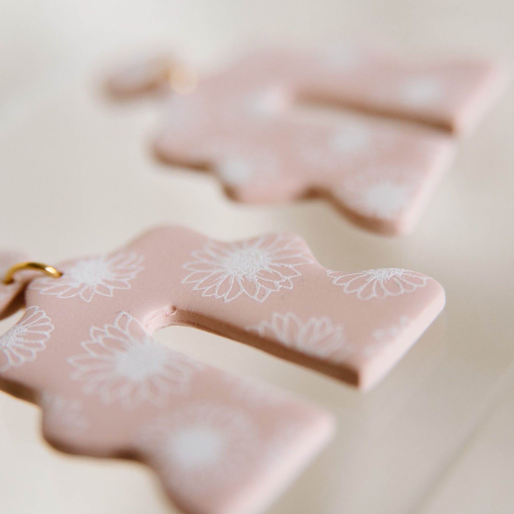 Squiggle Arched Pink Daisy Earrings