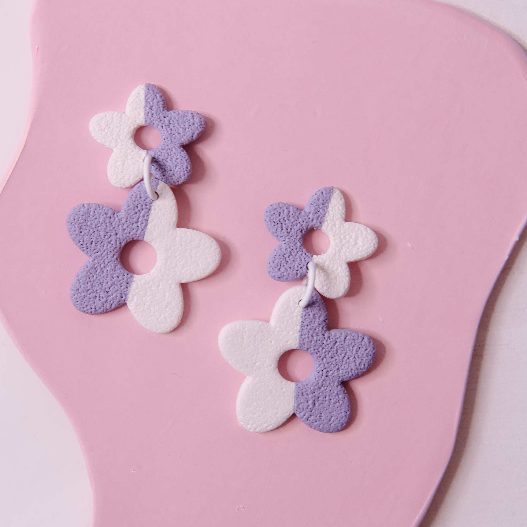 Purple and White Retro Daisy Earrings
