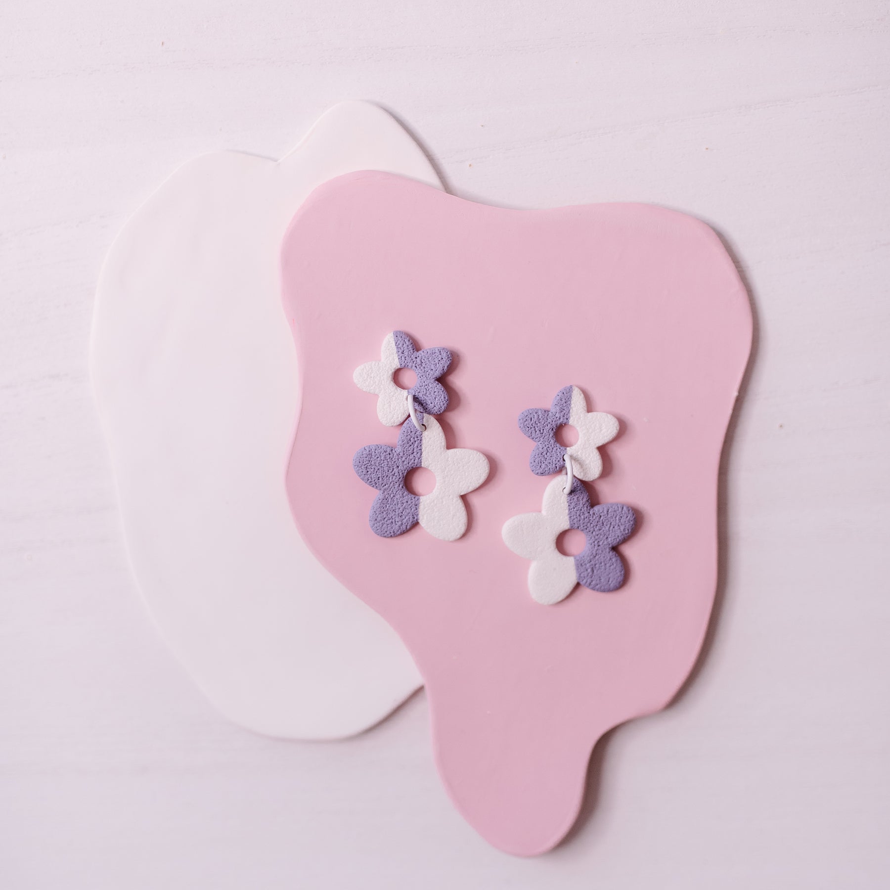 Purple and White Retro Daisy Earrings