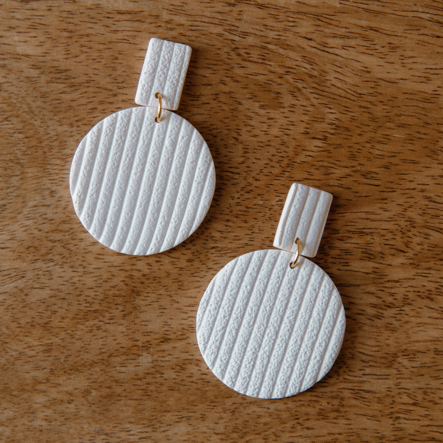 Ribbed Circle Dangle Earrings