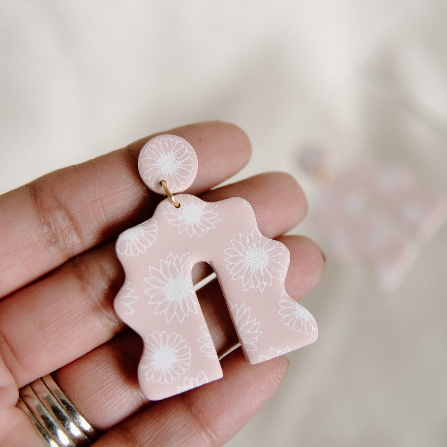 Squiggle Arched Pink Daisy Earrings