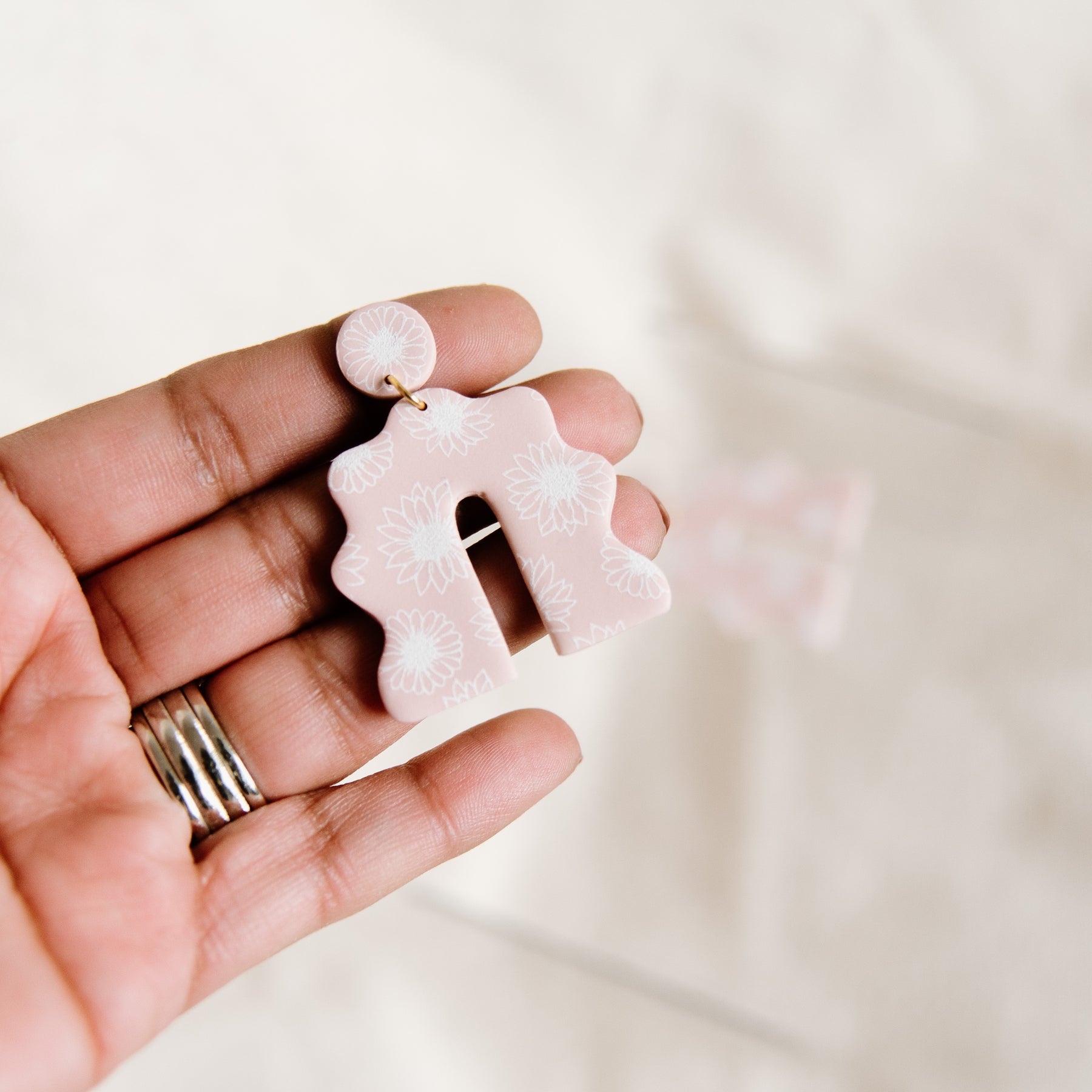 Squiggle Arched Pink Daisy Earrings