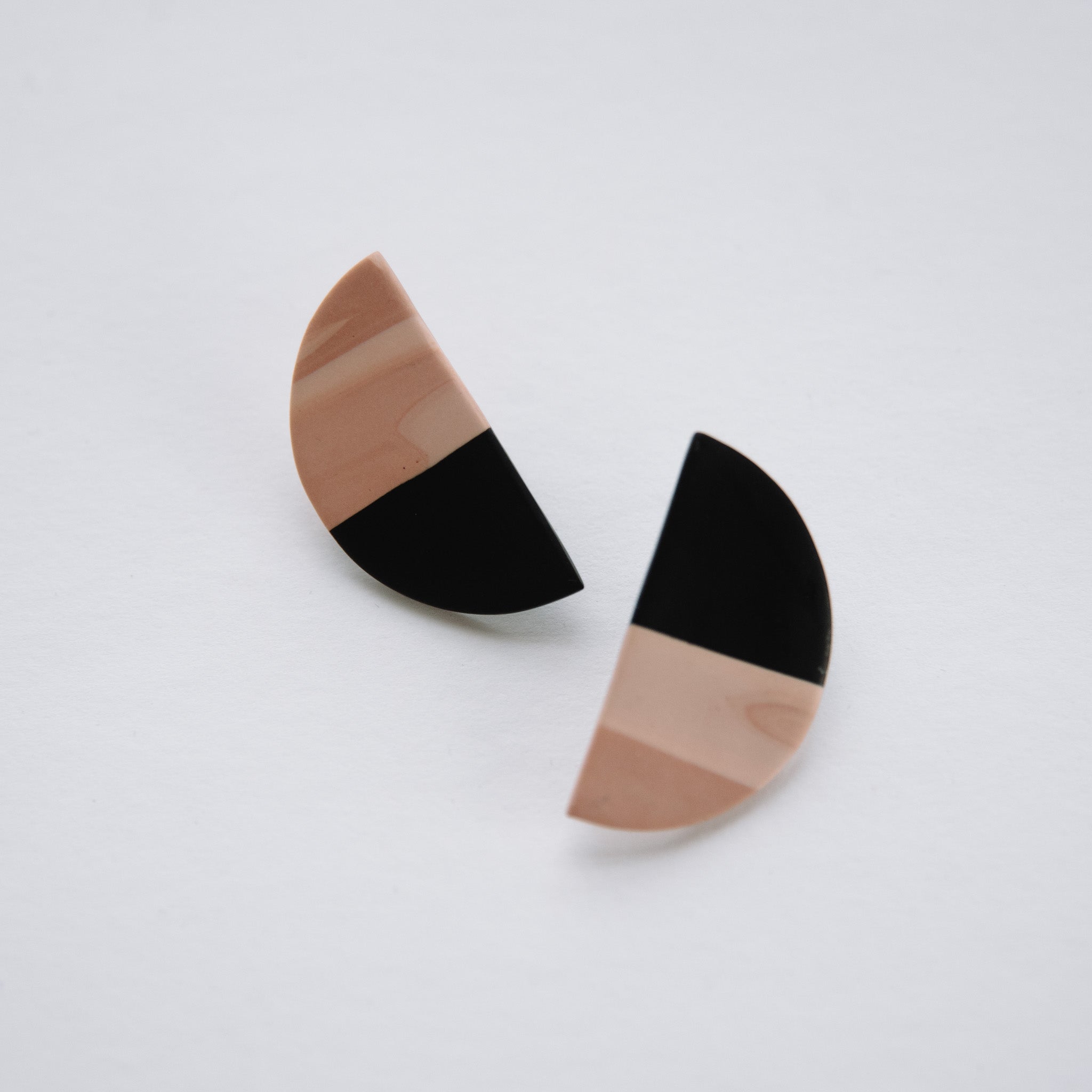 Color-blocked Semi-Circle Stud Earrings