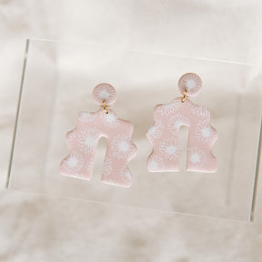 Squiggle Arched Pink Daisy Earrings